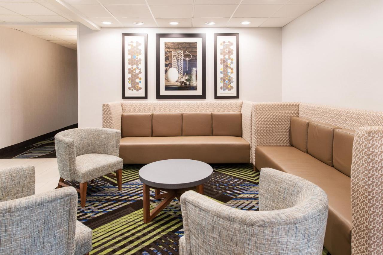 Holiday Inn Express & Suites Columbia-I-26 @ Harbison Blvd By Ihg Exterior foto